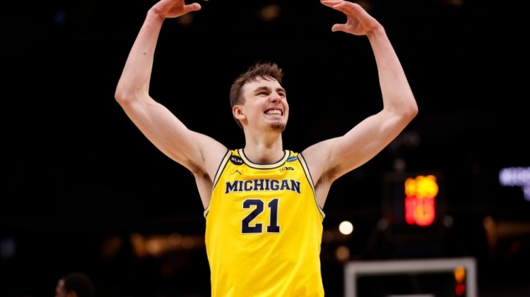 篮球记者：北京核心外援4次出手得分挂零 有一些地方已经失去控制了